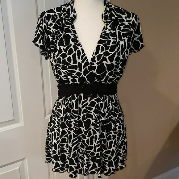 Deep V Neck Blouse with attached Waist Tie - Picture 3 of 16